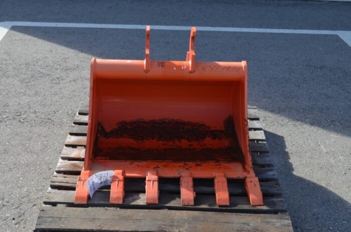 Kubota Cotech 28" Tooth bucket