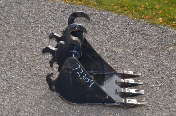 SoCotech 18" tooth bucket, fits KX series
