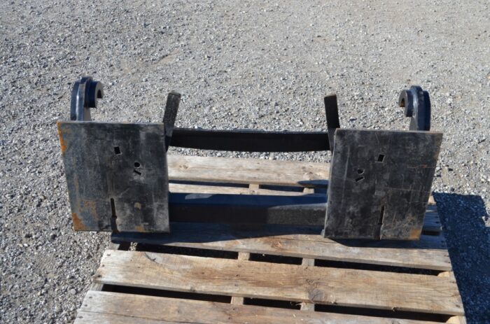 Kubota adaptor bracketfron ind euro to universal skidsteer QT, fits Kubota R520, R530 loaders, (201606010010)