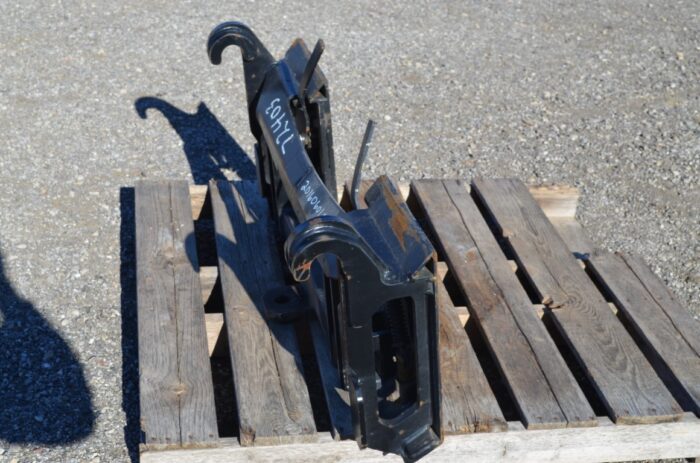 Kubota adaptor bracketfron ind euro to universal skidsteer QT, fits Kubota R520, R530 loaders, (201606010010) - Image 6