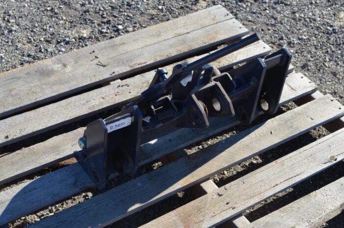 Kubota manual QT bracket to fit Kubota R320 industrial loader - Image 3