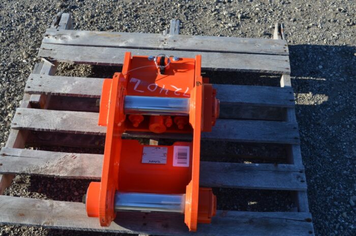 Kubota manual QT bracket to fit Kubota KX080 excavator, new - Image 4