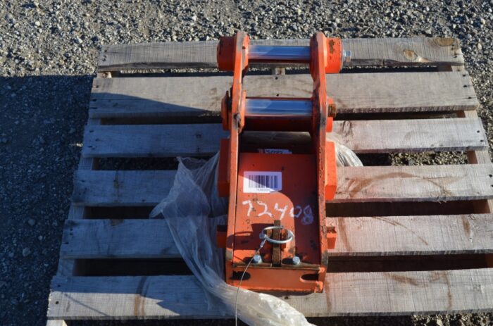 Kubota New Cotech hydraulic QT coupler to fit Kubota KX040 excavator.