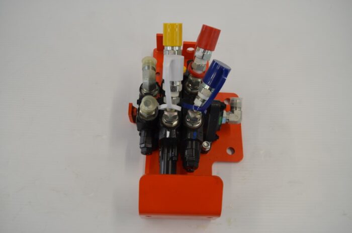 一 loader valve Model M1894 to fit M105X, M125X - Image 3