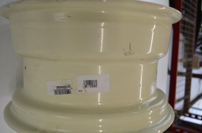 Carlise 15x8, 6 bolt rim - Image 2