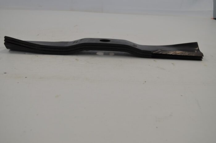 Kubota set of 3 mulching blades, fits 60" deck, 20.5" long, part number K564534342 - Image 3