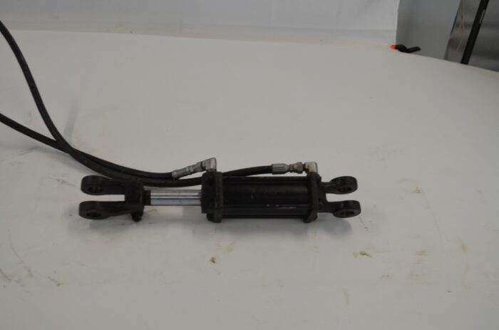 used HTR2004 cylinder, 2" bore, 4" stroke, 3/8npt ports, 2500psi - Image 5
