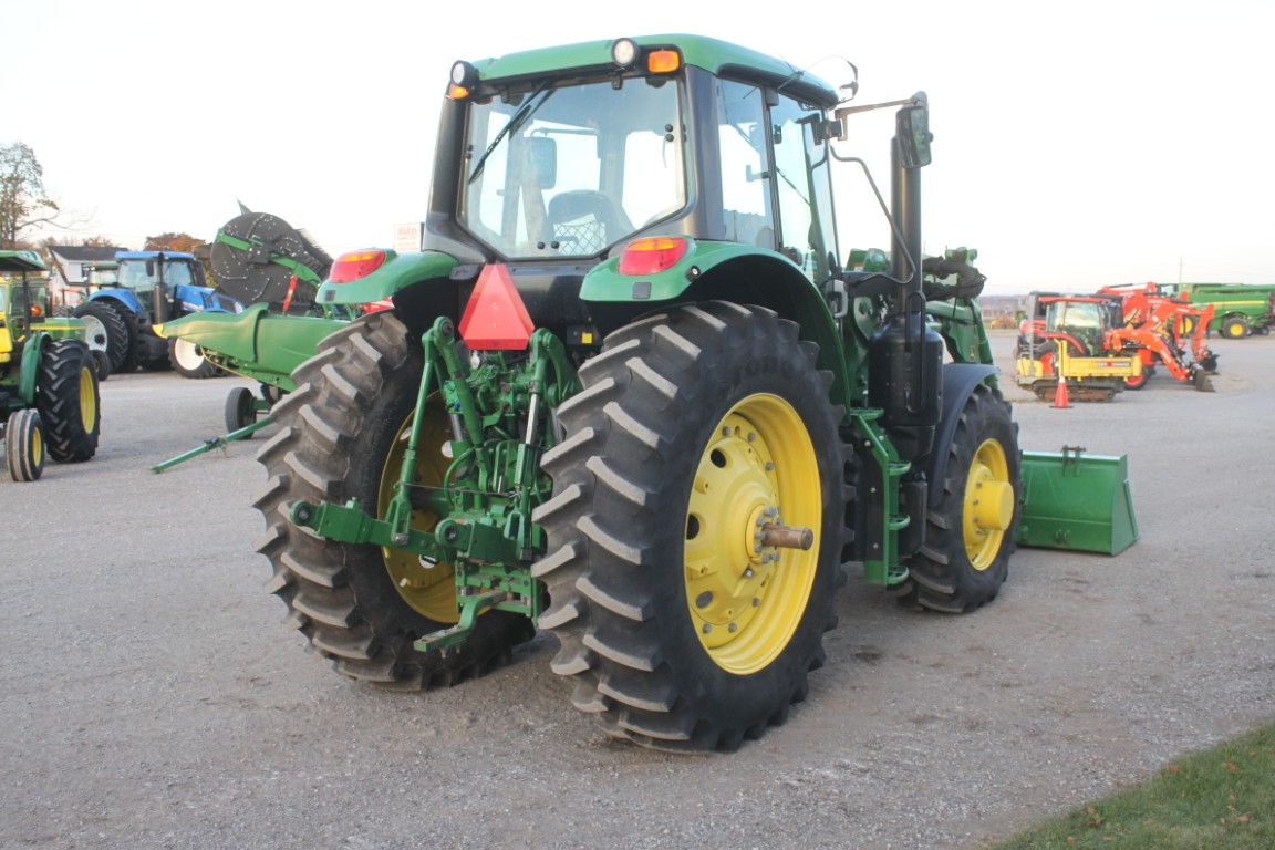 JD 6145M 4wd tractor, cab, air, 640R SL loader, single point hydraulic hook up, 3rd function, 24 speed AutoQuad w/ creeper, 3 remotes, autotrac ready, Firestone 18.4R42, one owner, 1800 hours, 2018 model, made in Germany - Image 6