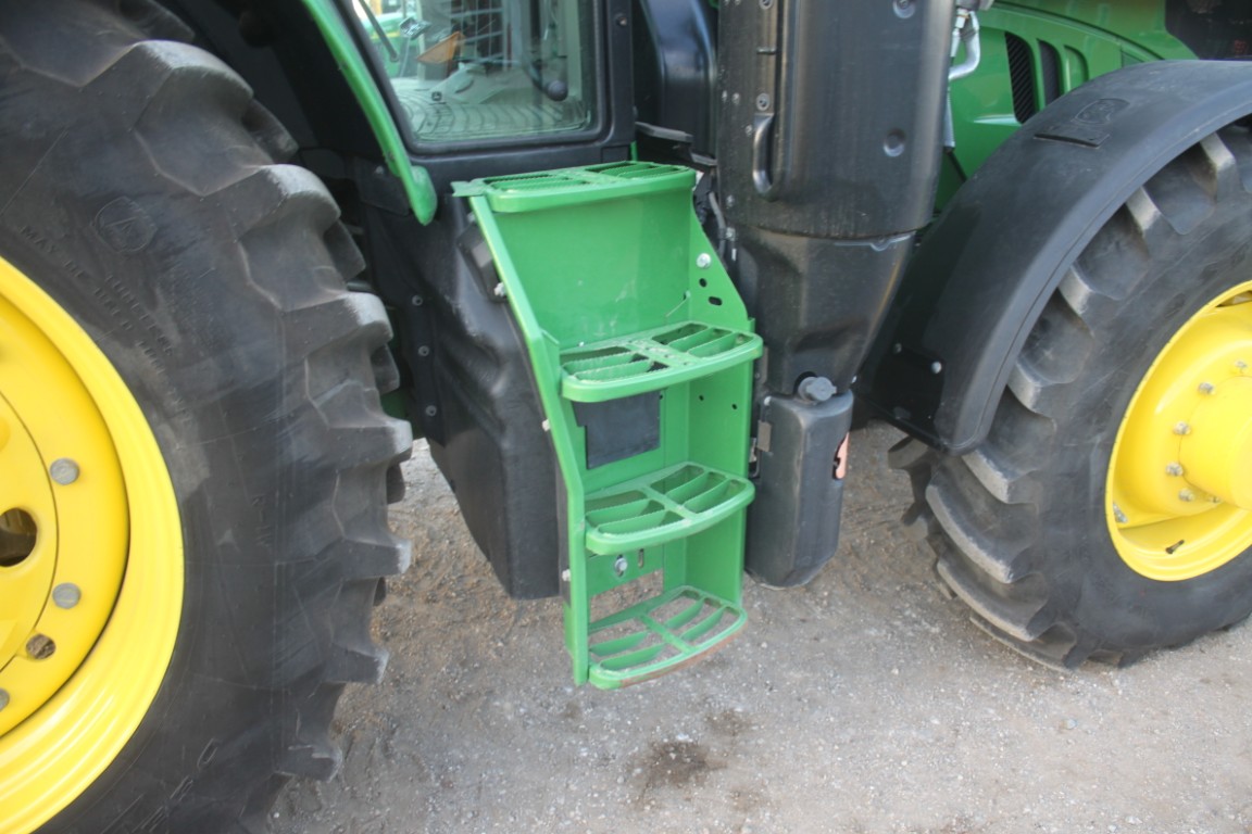 JD 6145M 4wd tractor, cab, air, 640R SL loader, single point hydraulic hook up, 3rd function, 24 speed AutoQuad w/ creeper, 3 remotes, autotrac ready, Firestone 18.4R42, one owner, 1800 hours, 2018 model, made in Germany - Image 15