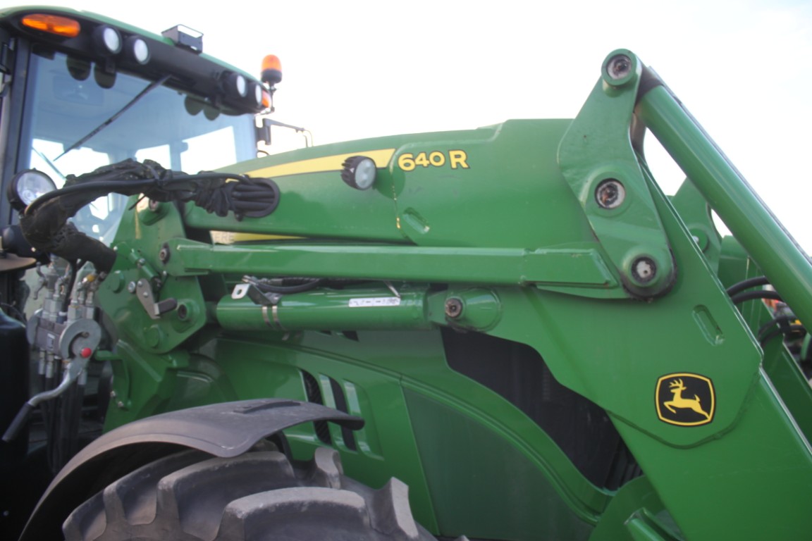 JD 6145M 4wd tractor, cab, air, 640R SL loader, single point hydraulic hook up, 3rd function, 24 speed AutoQuad w/ creeper, 3 remotes, autotrac ready, Firestone 18.4R42, one owner, 1800 hours, 2018 model, made in Germany - Image 18