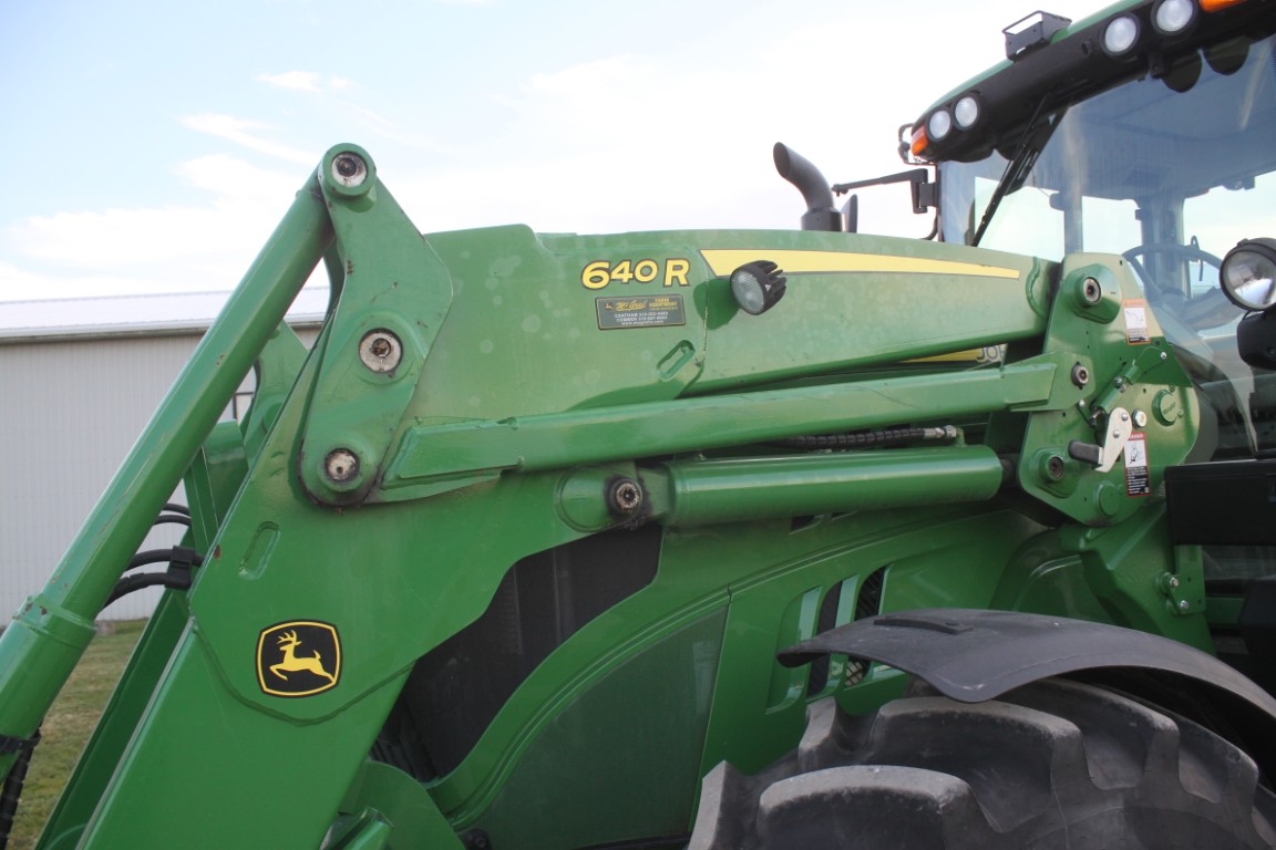 JD 6145M 4wd tractor, cab, air, 640R SL loader, single point hydraulic hook up, 3rd function, 24 speed AutoQuad w/ creeper, 3 remotes, autotrac ready, Firestone 18.4R42, one owner, 1800 hours, 2018 model, made in Germany - Image 21