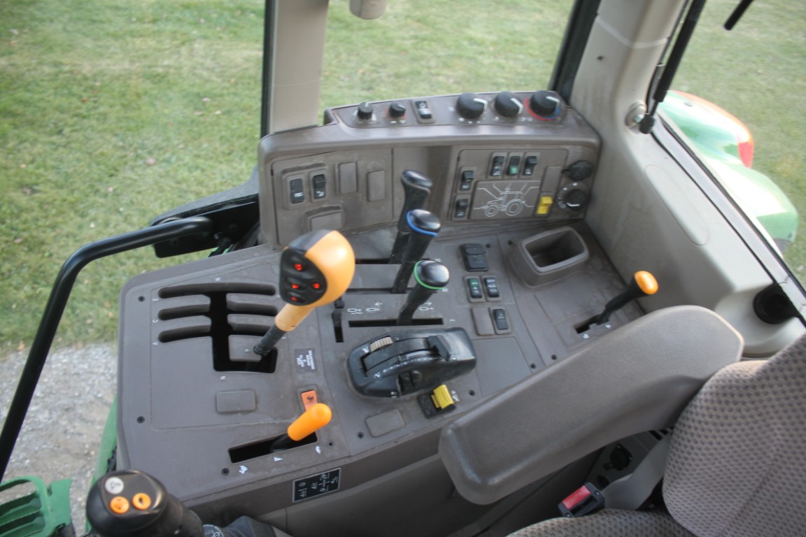 JD 6145M 4wd tractor, cab, air, 640R SL loader, single point hydraulic hook up, 3rd function, 24 speed AutoQuad w/ creeper, 3 remotes, autotrac ready, Firestone 18.4R42, one owner, 1800 hours, 2018 model, made in Germany - Image 27