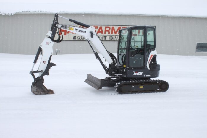 Bobcat E35 excavator, cab, air, thumb, angle blade, extendable arm