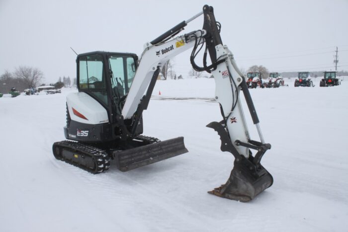 Bobcat E35 excavator, cab, air, thumb, angle blade, extendable arm - Image 3