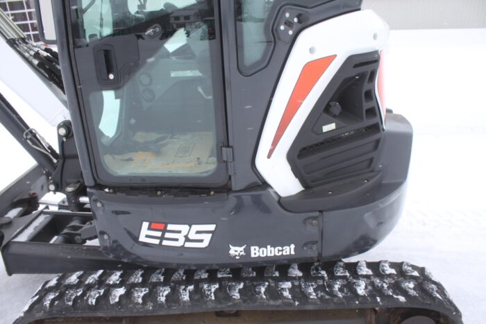 Bobcat E35 excavator, cab, air, thumb, angle blade, extendable arm - Image 8