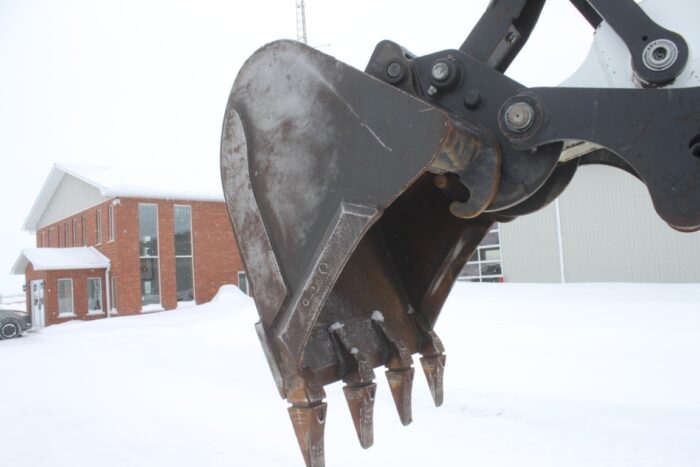 Bobcat E35 excavator, cab, air, thumb, angle blade, extendable arm - Image 19