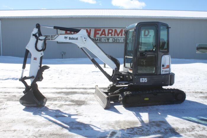 Bobcat E35 excavator, cab, air, hydraulic thumb, extendable stick, dozer blade, 2200 hours