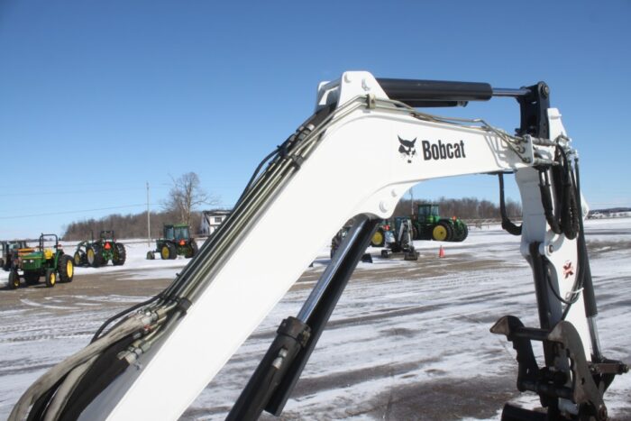 Bobcat E35 excavator, cab, air, hydraulic thumb, extendable stick, dozer blade, 2200 hours - Image 14
