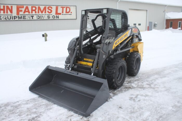 New Holland L218 skidsteer, rops, pilot controls, aux hyd, 895 hours, 2 speed, Shibura engine - Image 2