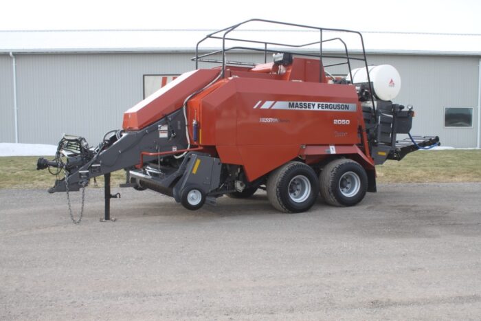 Agco Hesston 2050 large square baler, steering axle, cutter, Fieldstar monitor, low bales (32"x34" bale chanmber), very clean