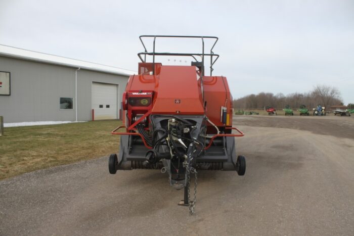 Agco Hesston 2050 large square baler, steering axle, cutter, Fieldstar monitor, low bales (32"x34" bale chanmber), very clean - Image 3