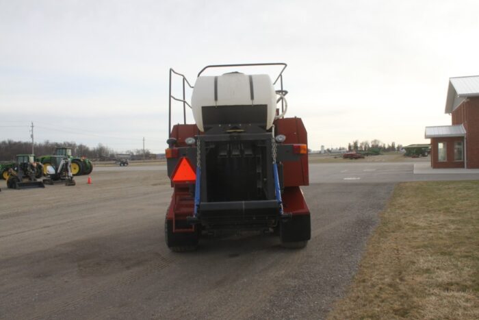 Agco Hesston 2050 large square baler, steering axle, cutter, Fieldstar monitor, low bales (32"x34" bale chanmber), very clean - Image 7