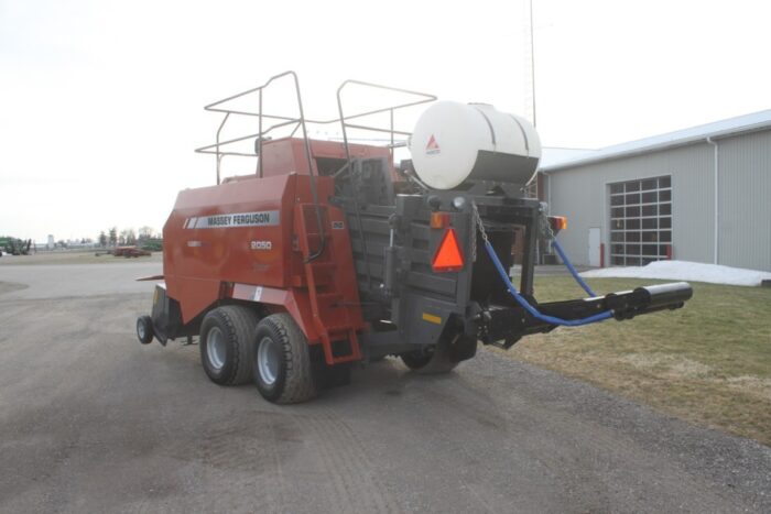 Agco Hesston 2050 large square baler, steering axle, cutter, Fieldstar monitor, low bales (32"x34" bale chanmber), very clean - Image 8