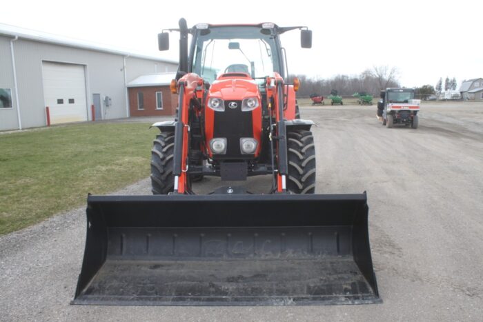 Kubota M100GX 4wd tractor, cab, air, powershift, M5 loader, 2 sets of remotes - Image 3