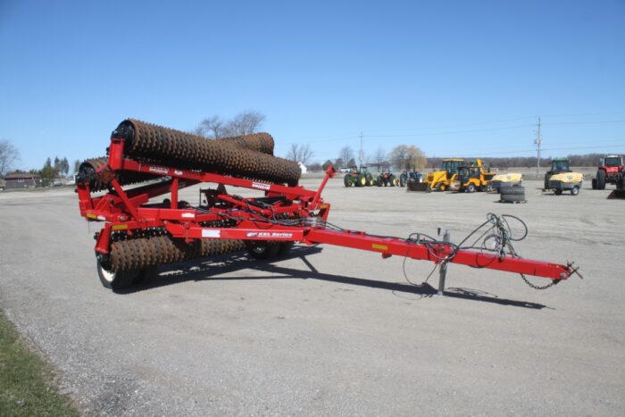 Brillion XXL44 44' X-fold packer, scrapers, 20" ductile wheels, low acres - Image 4