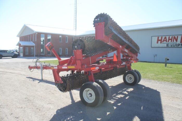 Brillion XXL44 44' X-fold packer, scrapers, 20" ductile wheels, low acres - Image 8
