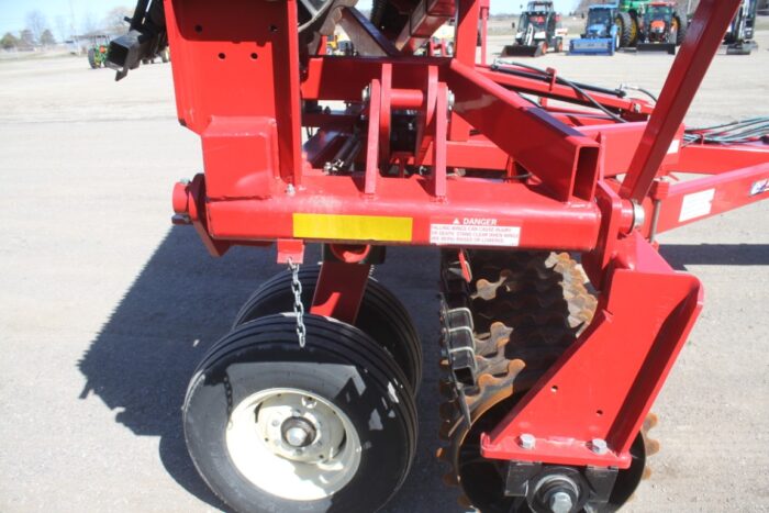 Brillion XXL44 44' X-fold packer, scrapers, 20" ductile wheels, low acres - Image 15