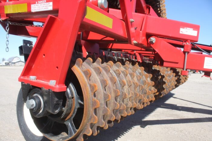 Brillion XXL44 44' X-fold packer, scrapers, 20" ductile wheels, low acres - Image 16