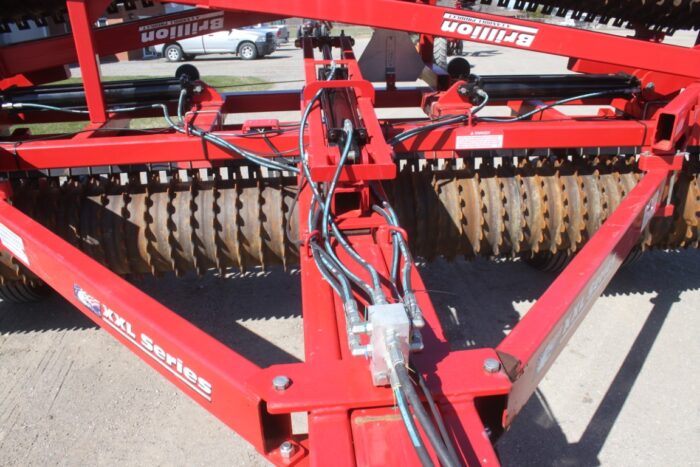 Brillion XXL44 44' X-fold packer, scrapers, 20" ductile wheels, low acres - Image 18