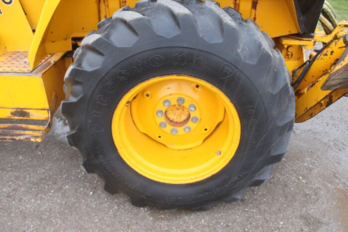 JD 210C 4wd backhoe, cab, E-hoe, one owner - Image 12