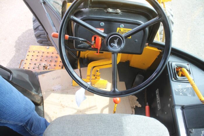 JD 210C 4wd backhoe, cab, E-hoe, one owner - Image 26