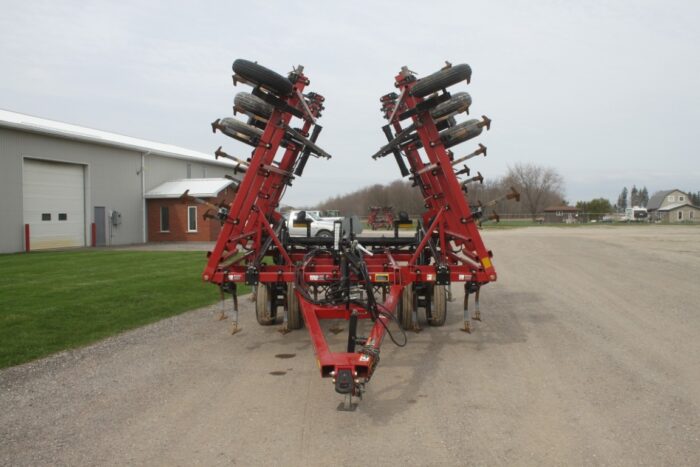 Case/Int Tigermate 200 30' cultivator,  Remlinger double buster bar, rear hitch and hydraulics - Image 3