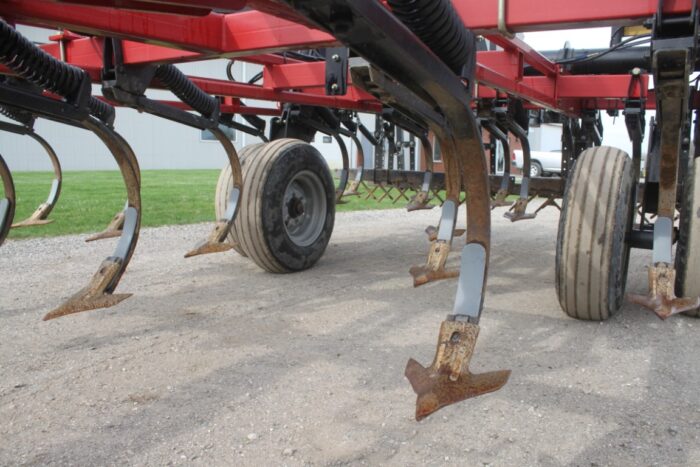 Case/Int Tigermate 200 30' cultivator,  Remlinger double buster bar, rear hitch and hydraulics - Image 16