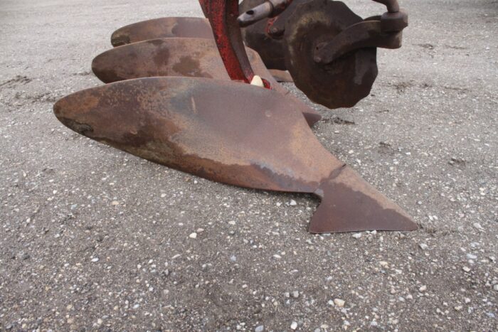 MF 62 3 furrow, 3pth plow, local estate - Image 6