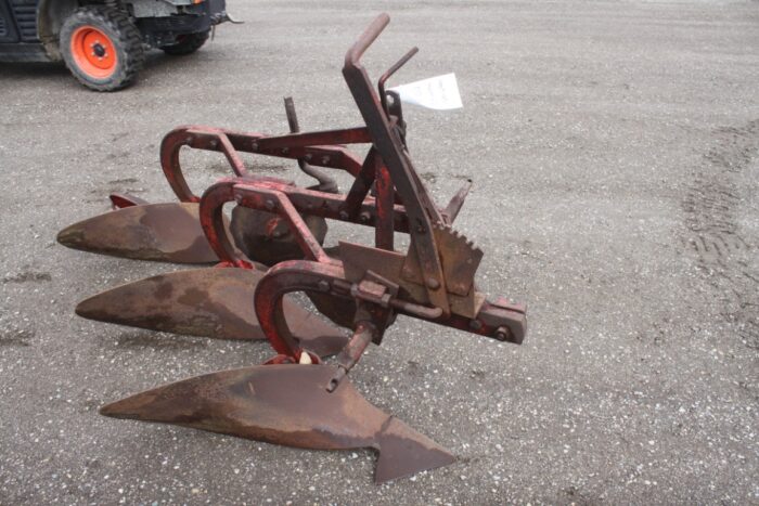 MF 62 3 furrow, 3pth plow, local estate - Image 7