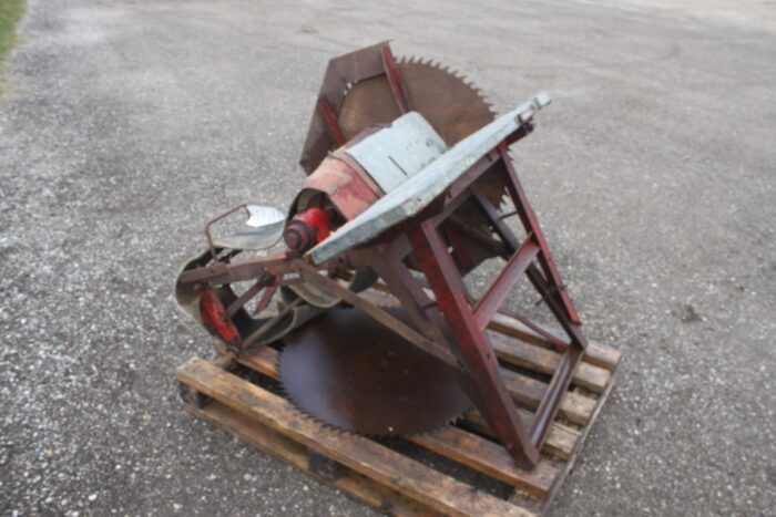 Dearborn 3pth belt drive buzz saw - Image 2