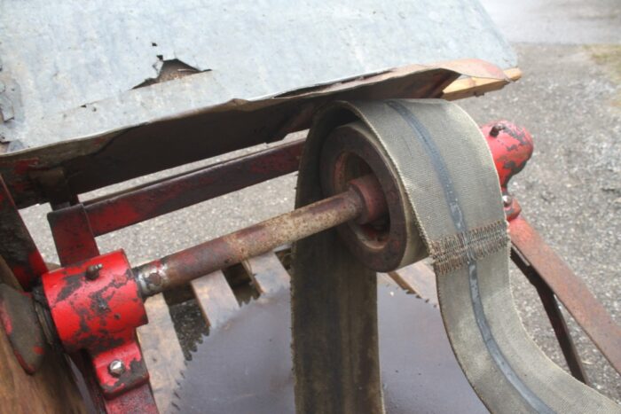 Dearborn 3pth belt drive buzz saw - Image 5