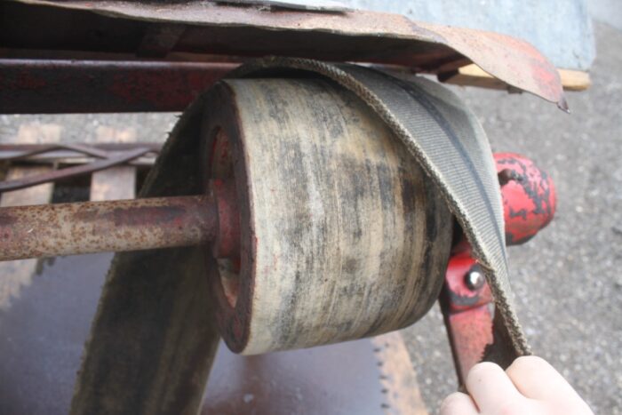 Dearborn 3pth belt drive buzz saw - Image 6