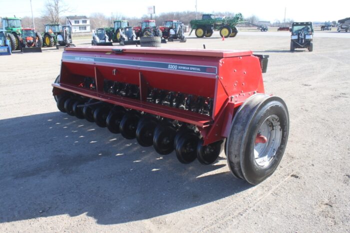 Case/Int 5300 21 run seed drill, grass box, press wheels, very clean - Image 6