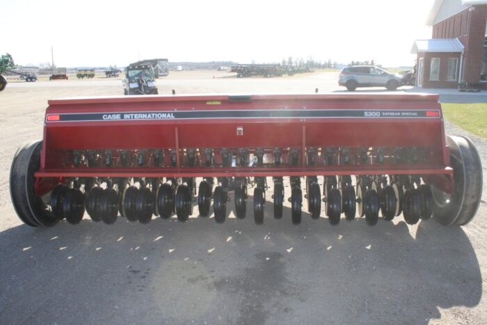 Case/Int 5300 21 run seed drill, grass box, press wheels, very clean - Image 7