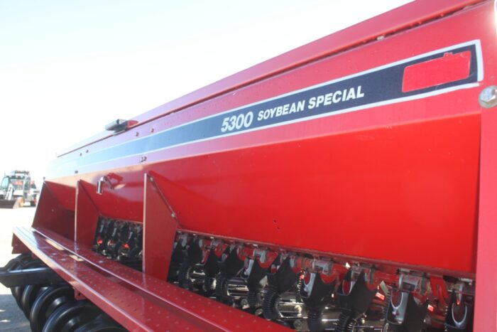 Case/Int 5300 21 run seed drill, grass box, press wheels, very clean - Image 10