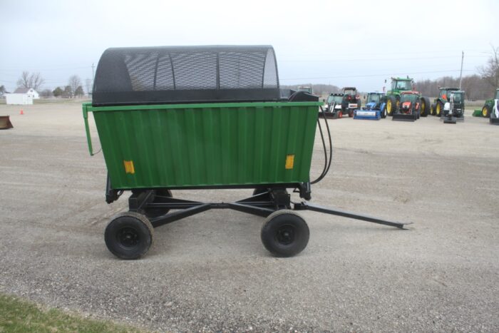 Fargo hydraulic side dump, forage wagon - Image 4