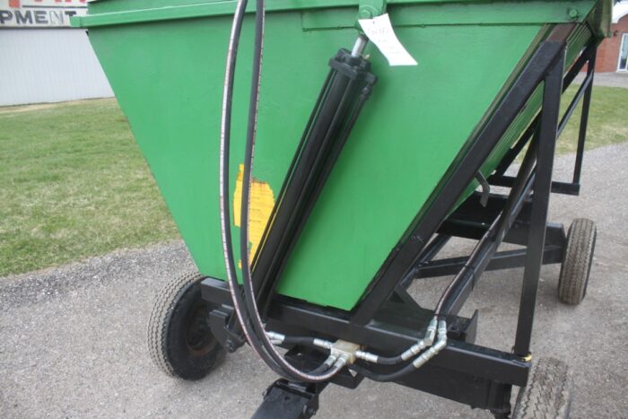 Fargo hydraulic side dump, forage wagon - Image 7