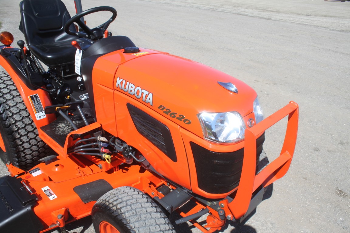 Kubota B2620 4wd compact tractor, mid mount 54" mower, turf tires, hydro, 735 hours - Image 13