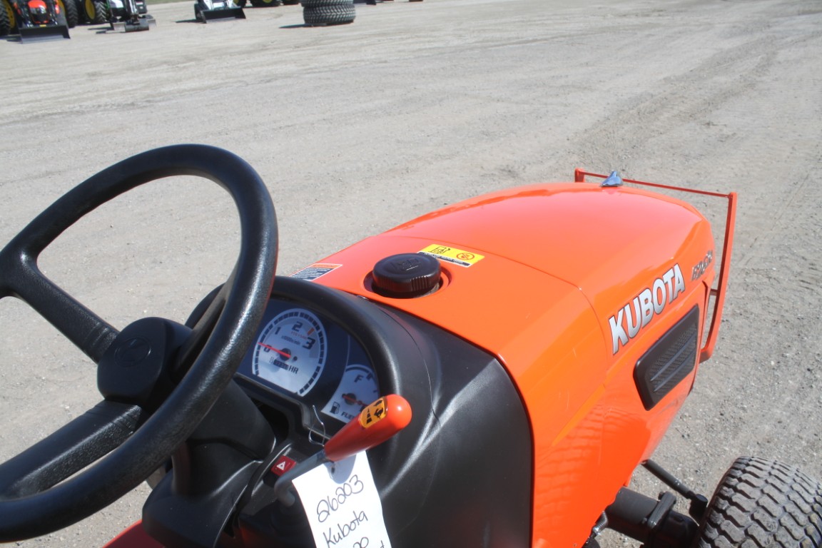 Kubota B2620 4wd compact tractor, mid mount 54" mower, turf tires, hydro, 735 hours - Image 16