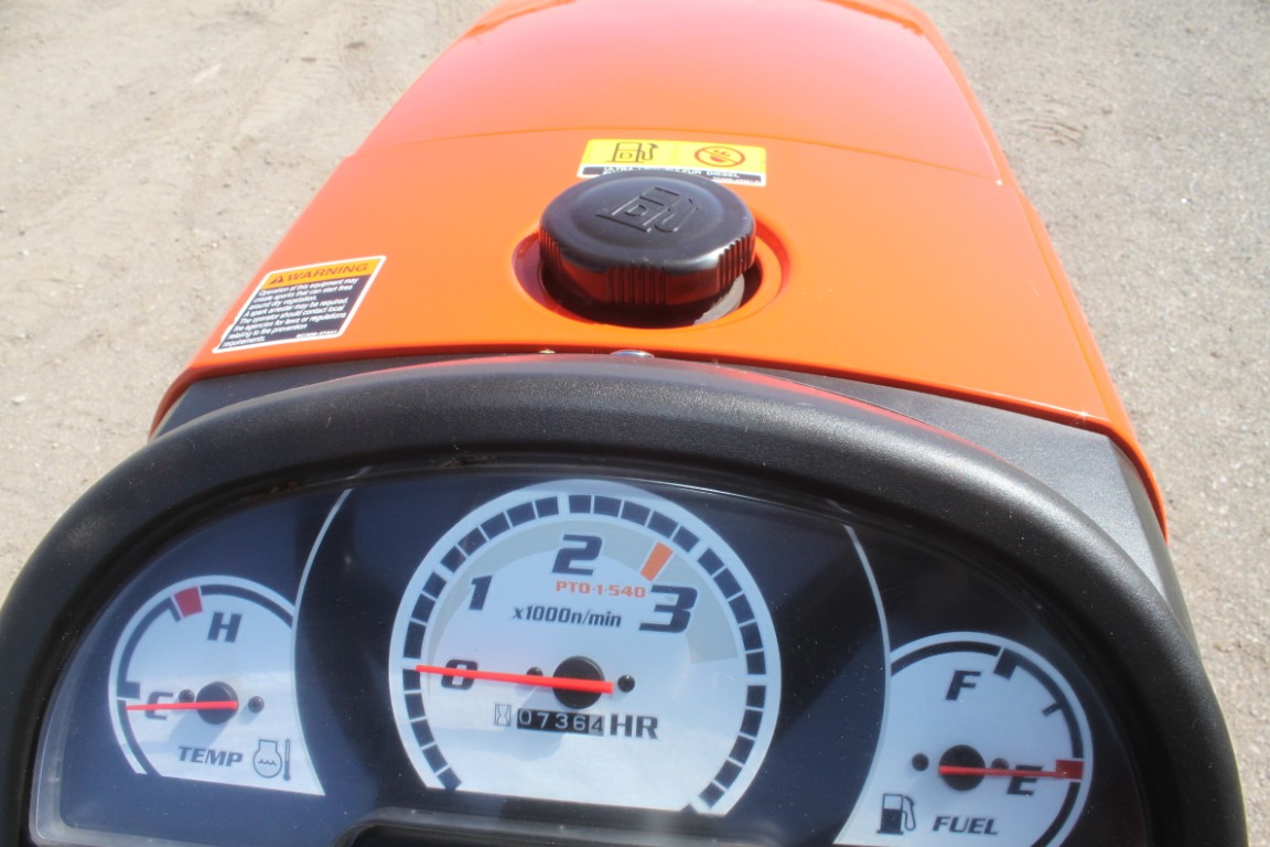 Kubota B2620 4wd compact tractor, mid mount 54" mower, turf tires, hydro, 735 hours - Image 17